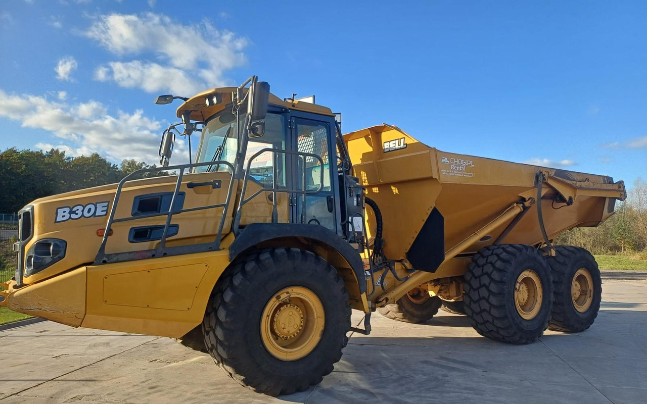 Bell B30E - Csuklós dömper: 1 kép. Bell B30E - Csuklós dömper: 1 kép.