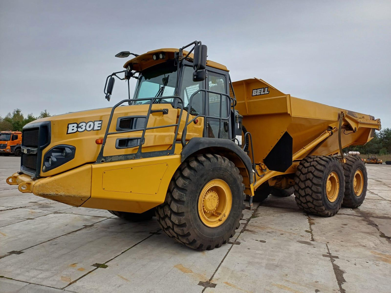 Bell B30E - Csuklós dömper: 5 kép. Bell B30E - Csuklós dömper: 5 kép.