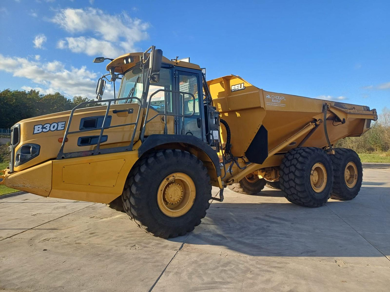 Bell B30E - Csuklós dömper: 2 kép. Bell B30E - Csuklós dömper: 2 kép.