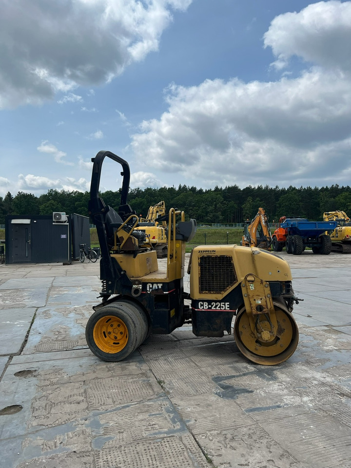 CATERPILLAR CB-225E - Henger: 5 kép. CATERPILLAR CB-225E - Henger: 5 kép.