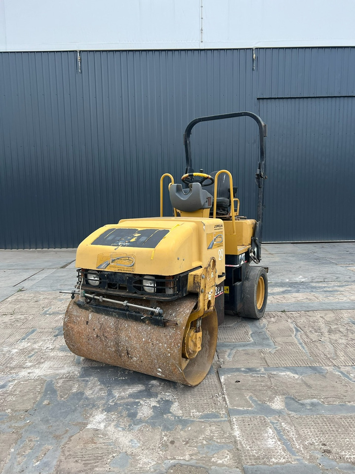 CATERPILLAR CB-225E - Henger: 1 kép. CATERPILLAR CB-225E - Henger: 1 kép.