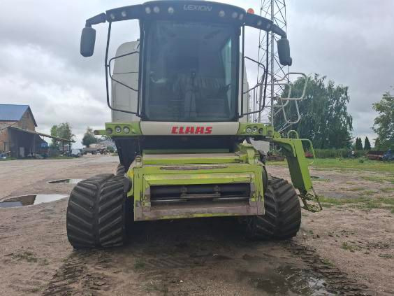 CLAAS LEXION 670 - Kombájn: 4 kép. CLAAS LEXION 670 - Kombájn: 4 kép.