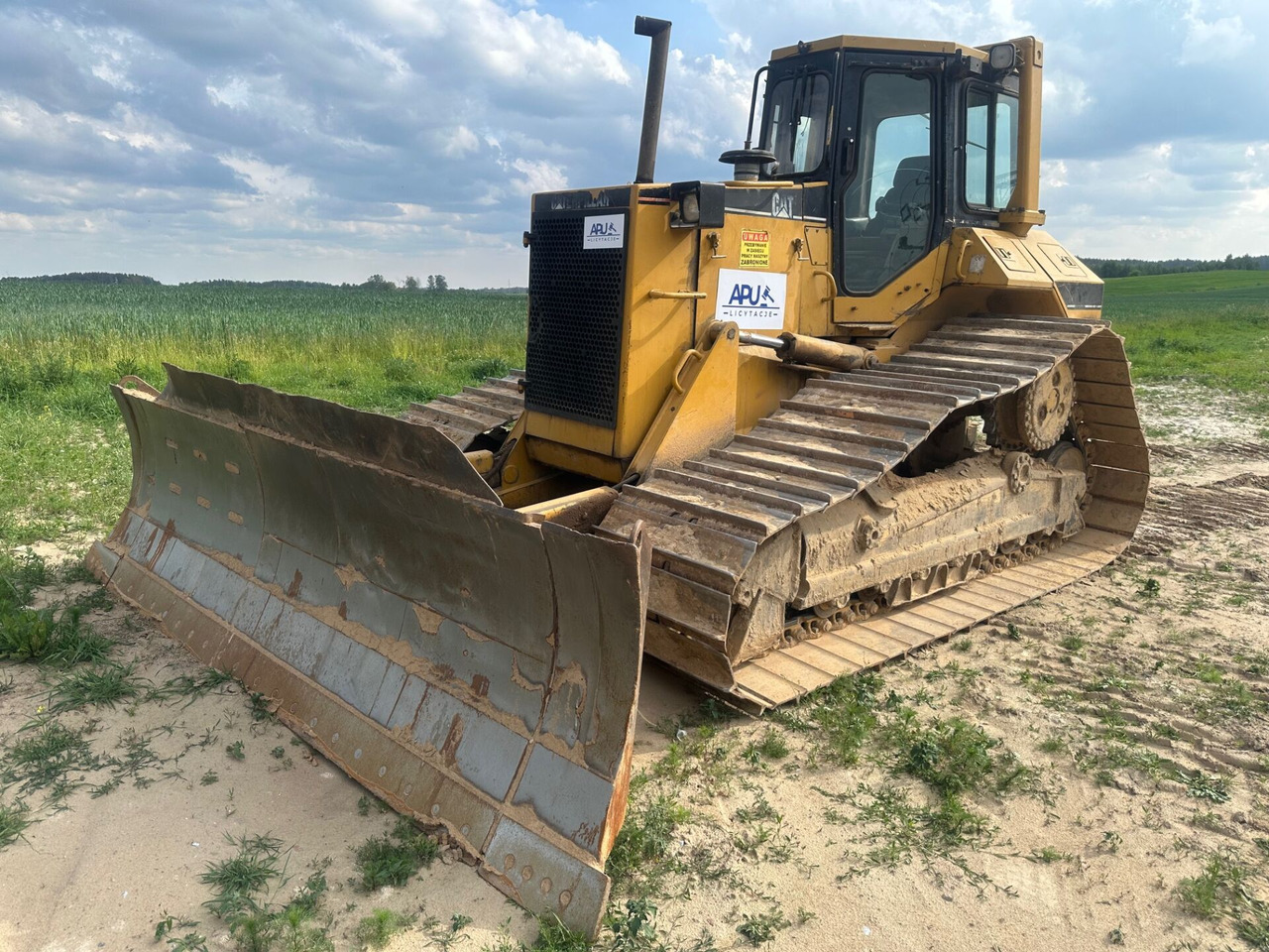 Caterpillar D6M LGP - Buldózer: 1 kép. Caterpillar D6M LGP - Buldózer: 1 kép.