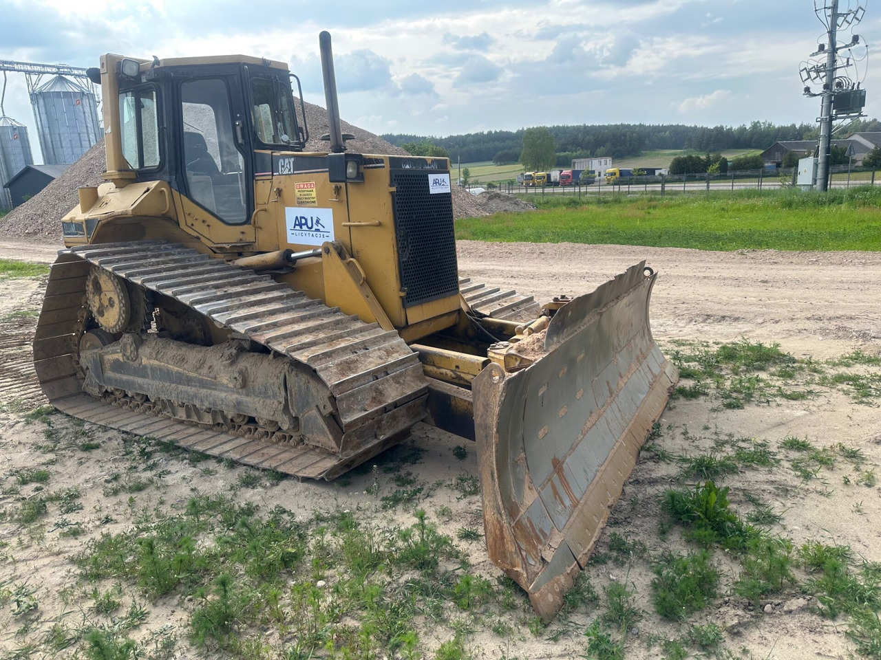 Caterpillar D6M LGP - Buldózer: 2 kép. Caterpillar D6M LGP - Buldózer: 2 kép.