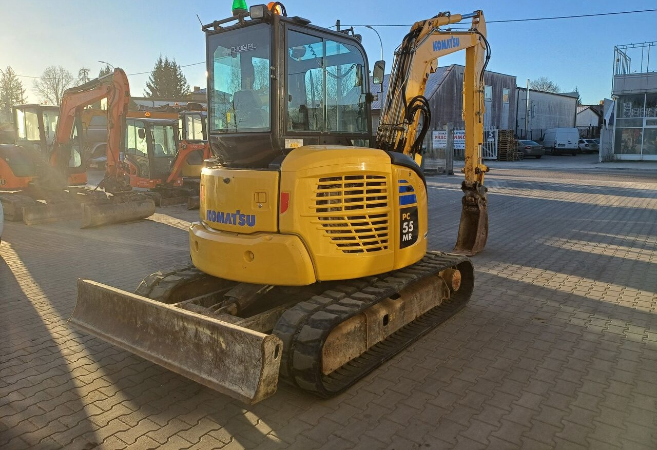 Komatsu PC55 MR-5M0 - Minikotró: 3 kép. Komatsu PC55 MR-5M0 - Minikotró: 3 kép.