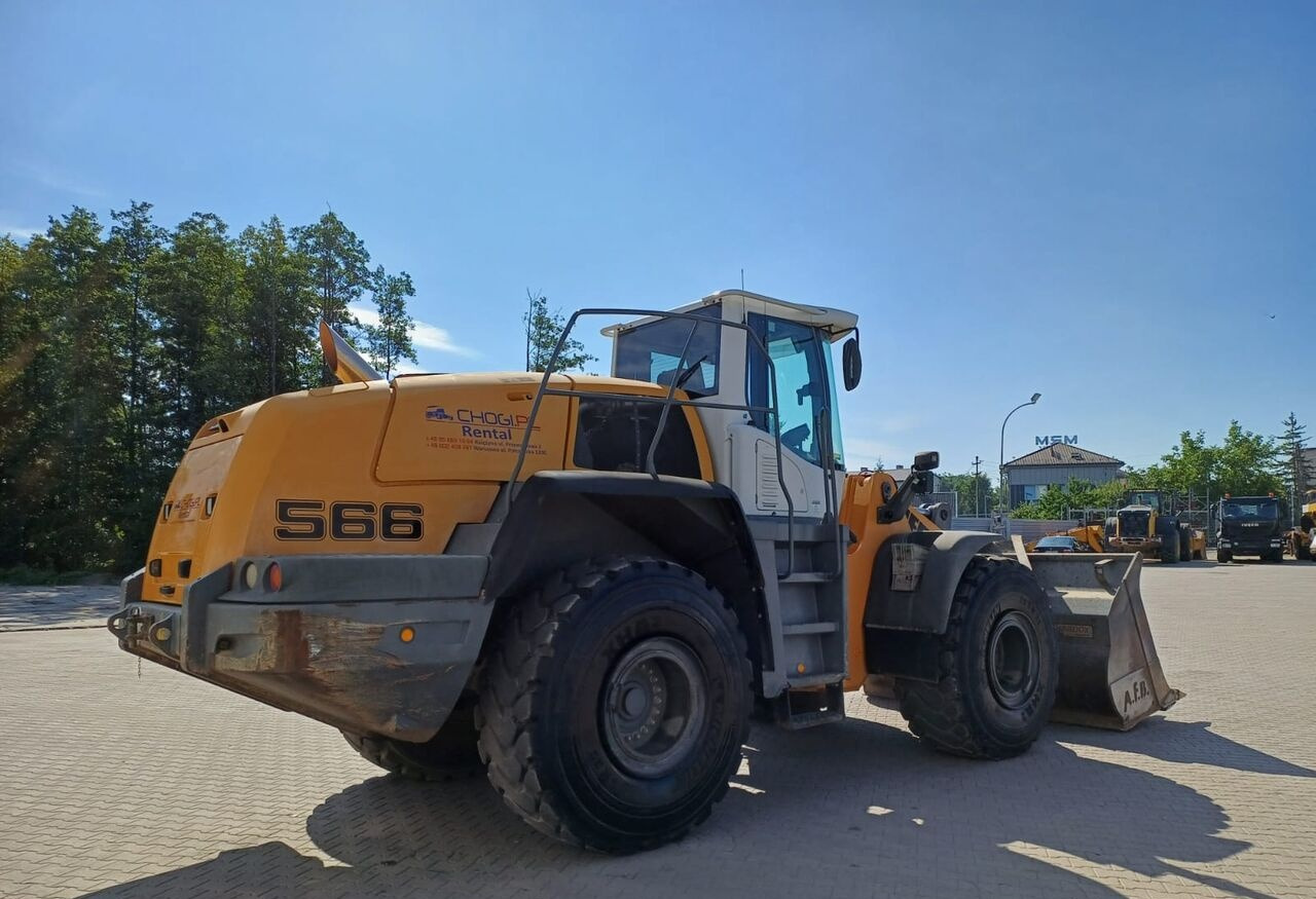 Liebherr L 566 - Gumikerekes homlokrakodó: 4 kép. Liebherr L 566 - Gumikerekes homlokrakodó: 4 kép.