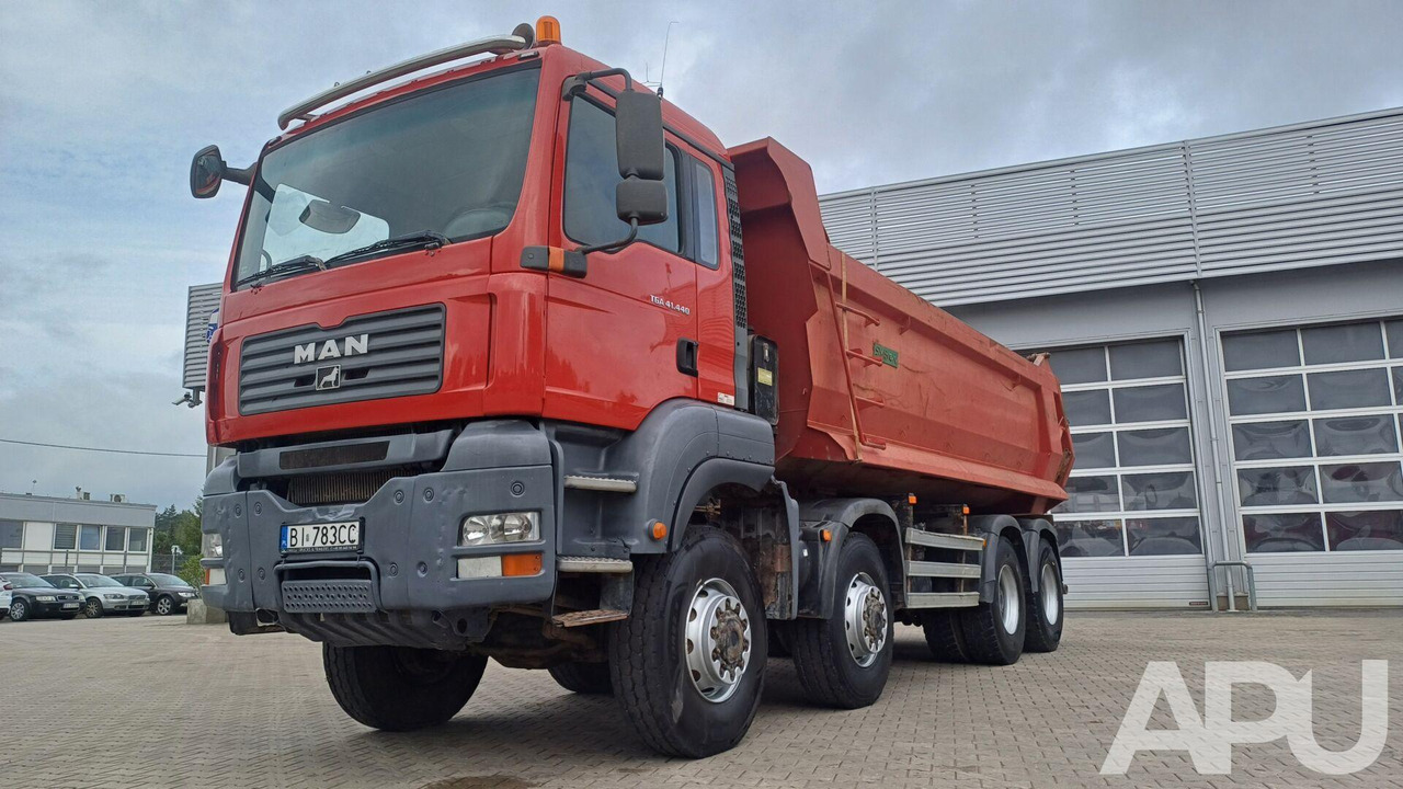 MAN TGA 41.440 8×8 - Billenőplatós teherautó: 1 kép. MAN TGA 41.440 8×8 - Billenőplatós teherautó: 1 kép.