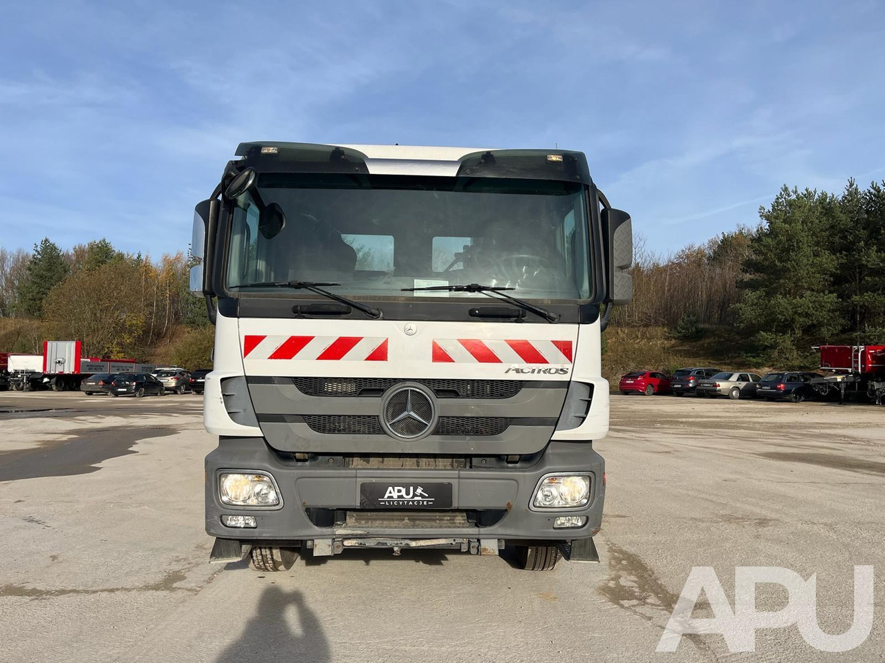Mercedes-Benz Actros 1832 - Billenőplatós teherautó: 2 kép. Mercedes-Benz Actros 1832 - Billenőplatós teherautó: 2 kép.