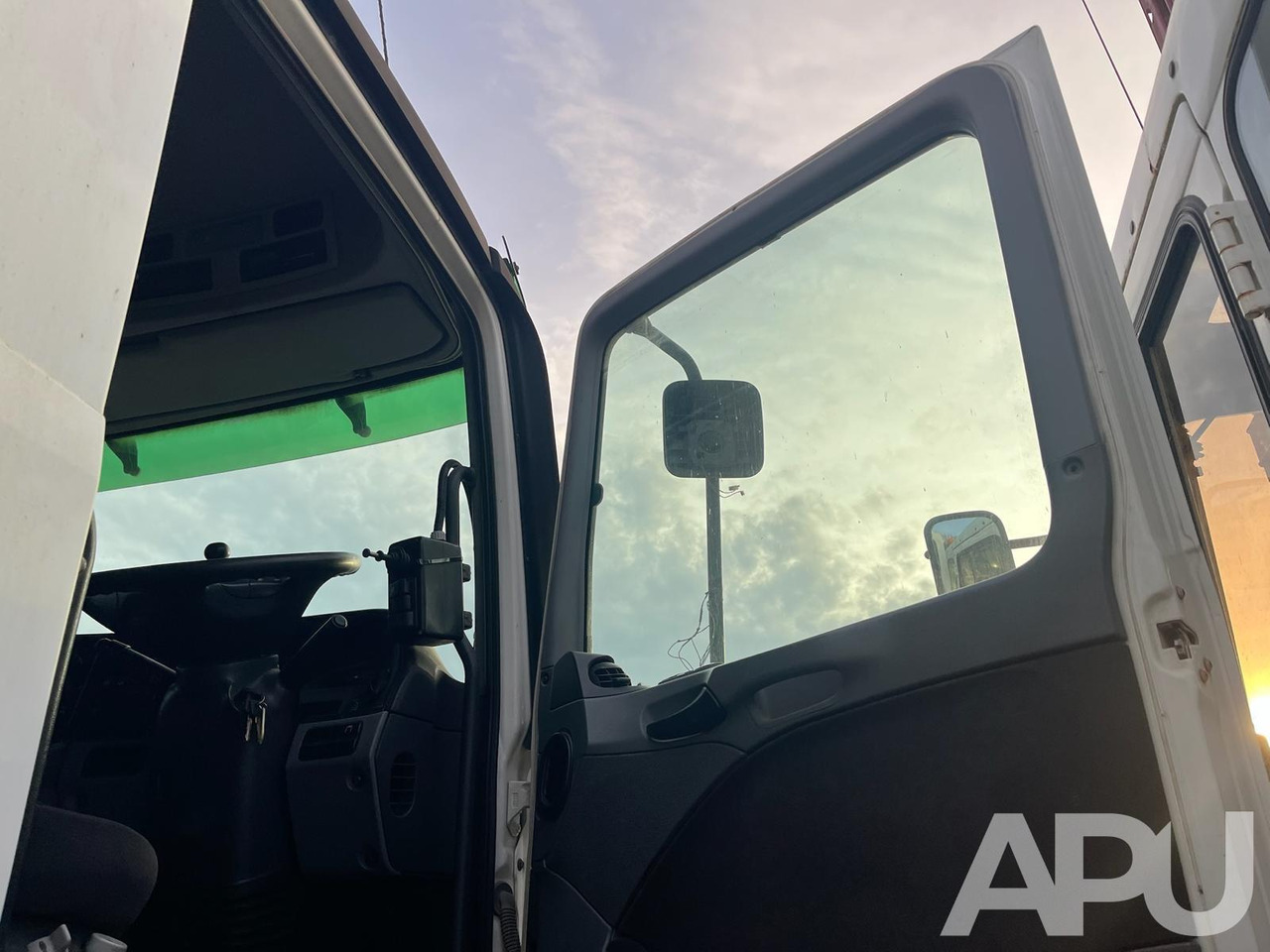 Mercedes-Benz Actros 2531L - Utcaseprő gép: 3 kép. Mercedes-Benz Actros 2531L - Utcaseprő gép: 3 kép.