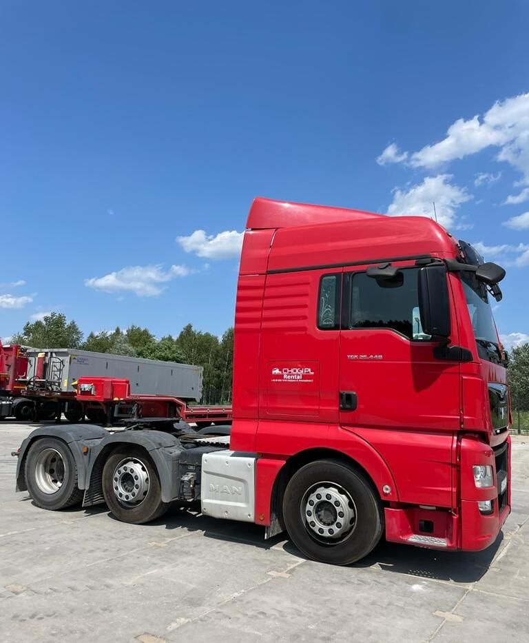 MAN TGX 26.440 - Nyergesvontató: 2 kép. MAN TGX 26.440 - Nyergesvontató: 2 kép.