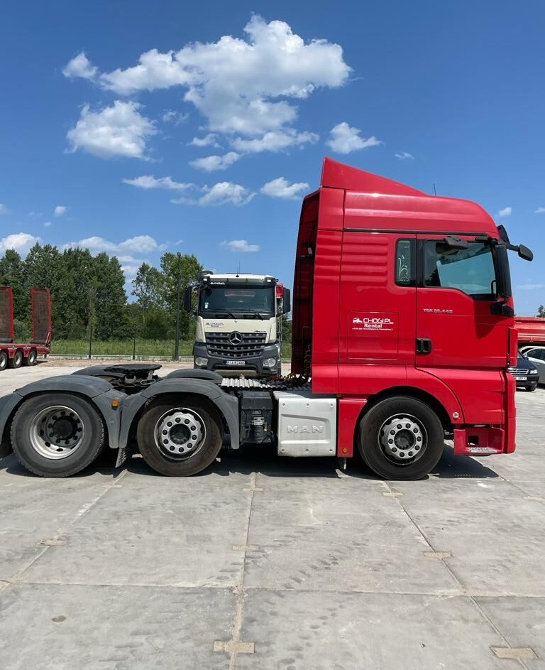 MAN TGX 26.440 - Nyergesvontató: 3 kép. MAN TGX 26.440 - Nyergesvontató: 3 kép.