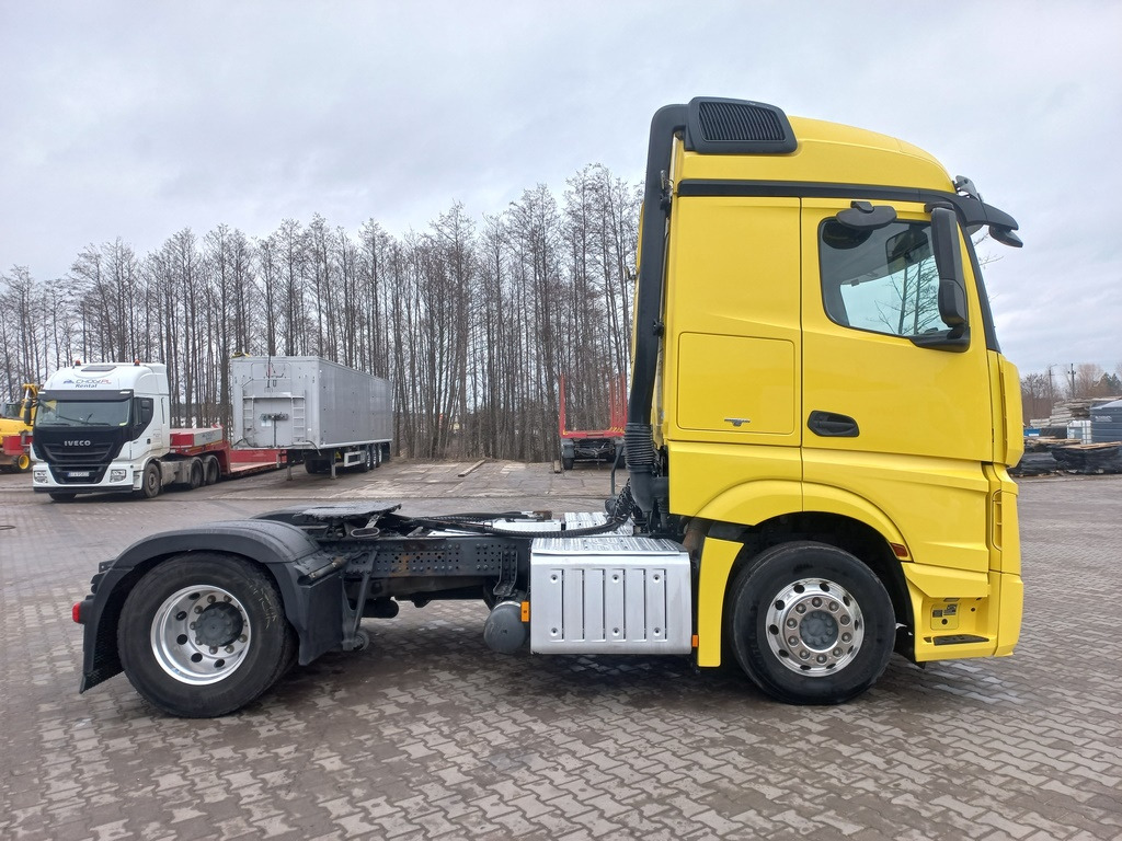Mercedes-Benz ACTROS 1845 LS - Nyergesvontató: 5 kép. Mercedes-Benz ACTROS 1845 LS - Nyergesvontató: 5 kép.