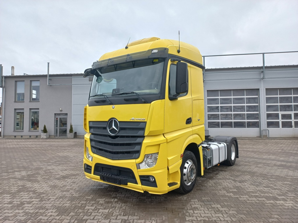 Mercedes-Benz ACTROS 1845 LS - Nyergesvontató: 1 kép. Mercedes-Benz ACTROS 1845 LS - Nyergesvontató: 1 kép.
