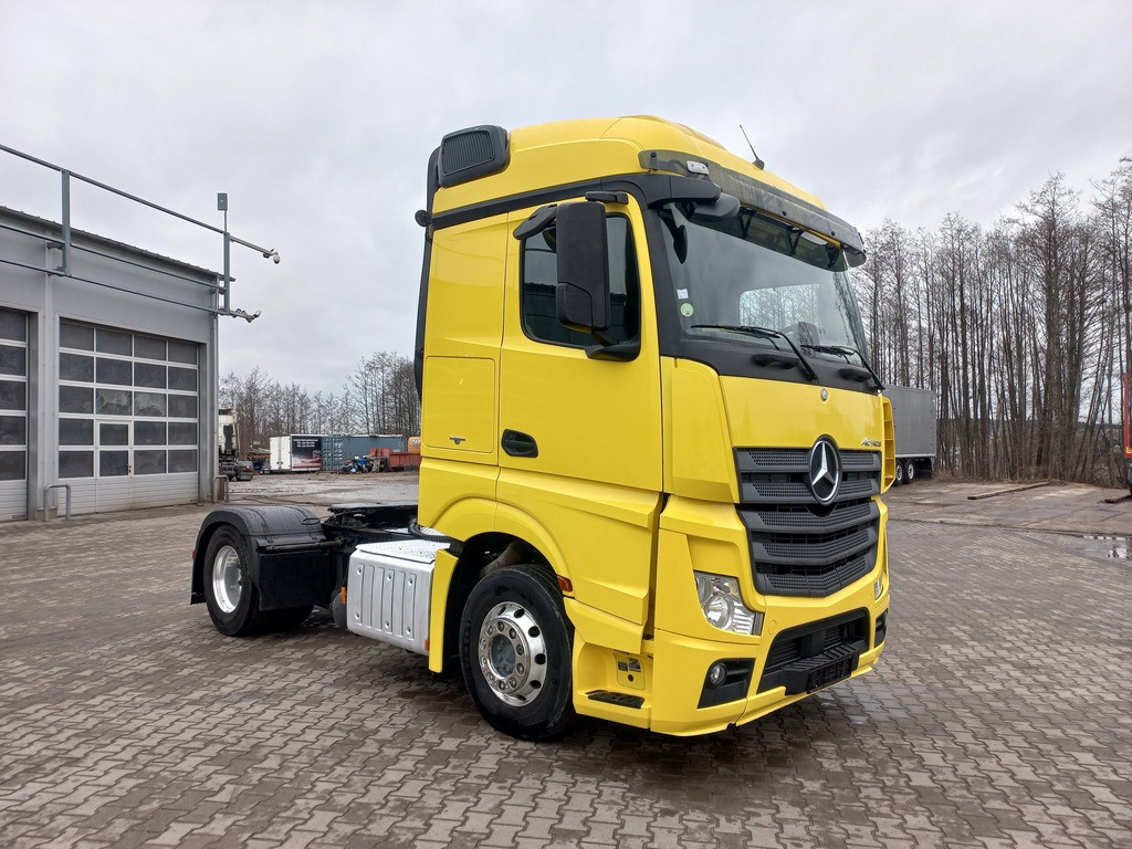 Mercedes-Benz ACTROS 1845 LS - Nyergesvontató: 4 kép. Mercedes-Benz ACTROS 1845 LS - Nyergesvontató: 4 kép.