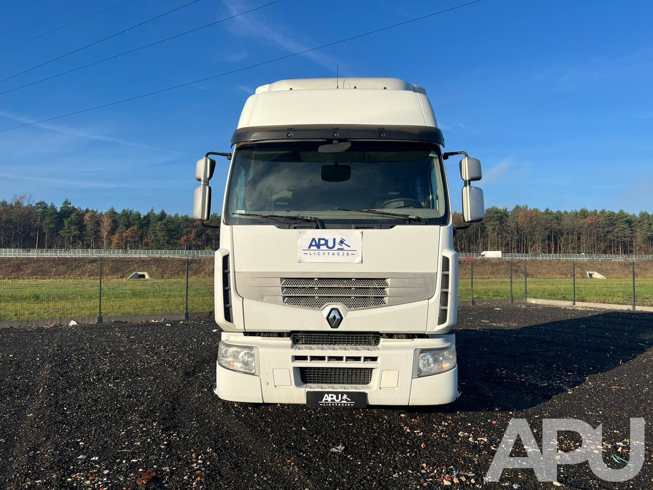 Renault Premium 460.19 T 4×2 - Nyergesvontató: 2 kép. Renault Premium 460.19 T 4×2 - Nyergesvontató: 2 kép.