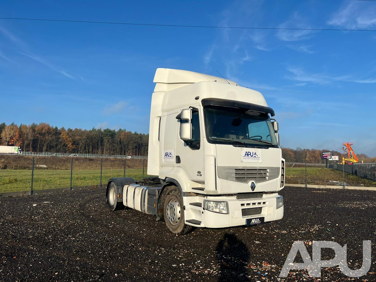 Renault Premium 460.19 T 4×2 - Nyergesvontató: 3 kép. Renault Premium 460.19 T 4×2 - Nyergesvontató: 3 kép.
