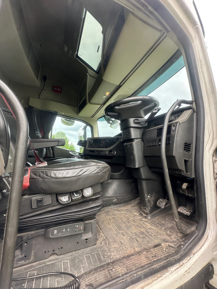 VOLVO FH500 6×2 - Nyergesvontató: 2 kép. VOLVO FH500 6×2 - Nyergesvontató: 2 kép.