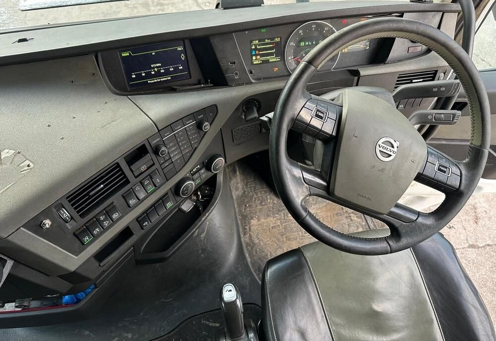 Volvo FH 500 - Nyergesvontató: 5 kép. Volvo FH 500 - Nyergesvontató: 5 kép.
