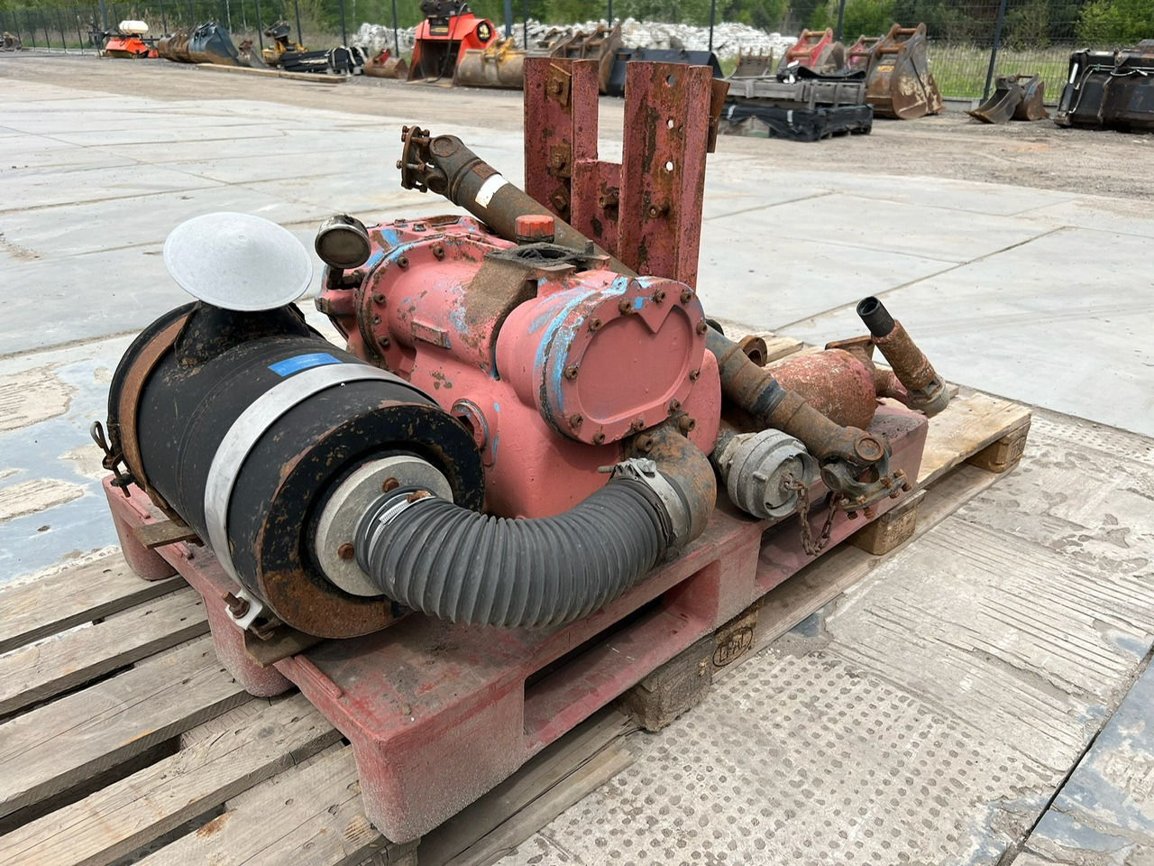 POMPA - Építőipari berendezések: 1 kép. POMPA - Építőipari berendezések: 1 kép.