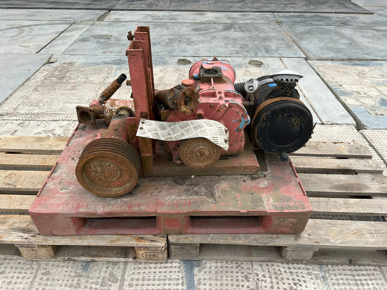 POMPA - Építőipari berendezések: 3 kép. POMPA - Építőipari berendezések: 3 kép.