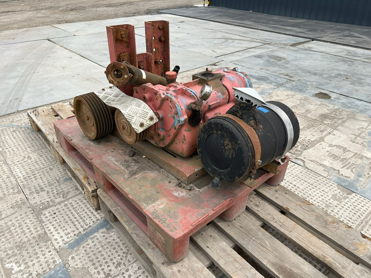 POMPA - Építőipari berendezések: 4 kép. POMPA - Építőipari berendezések: 4 kép.