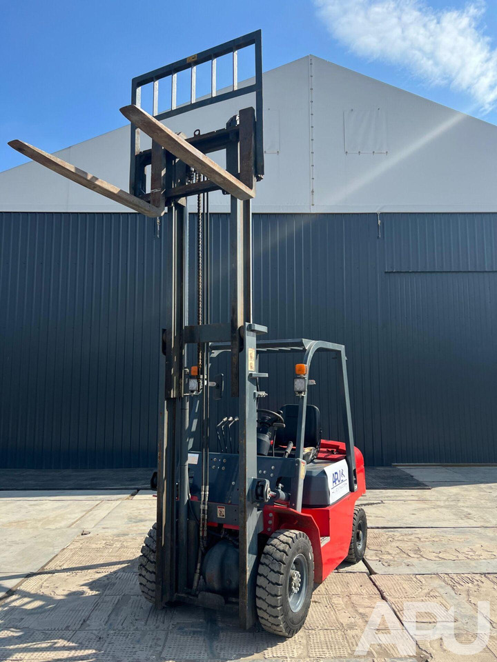 Plus Power VTDD-25 - Villás targonca: 4 kép. Plus Power VTDD-25 - Villás targonca: 4 kép.