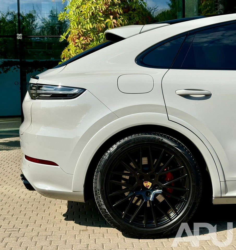 Porsche Cayenne Turbo - Autó: 4 kép. Porsche Cayenne Turbo - Autó: 4 kép.