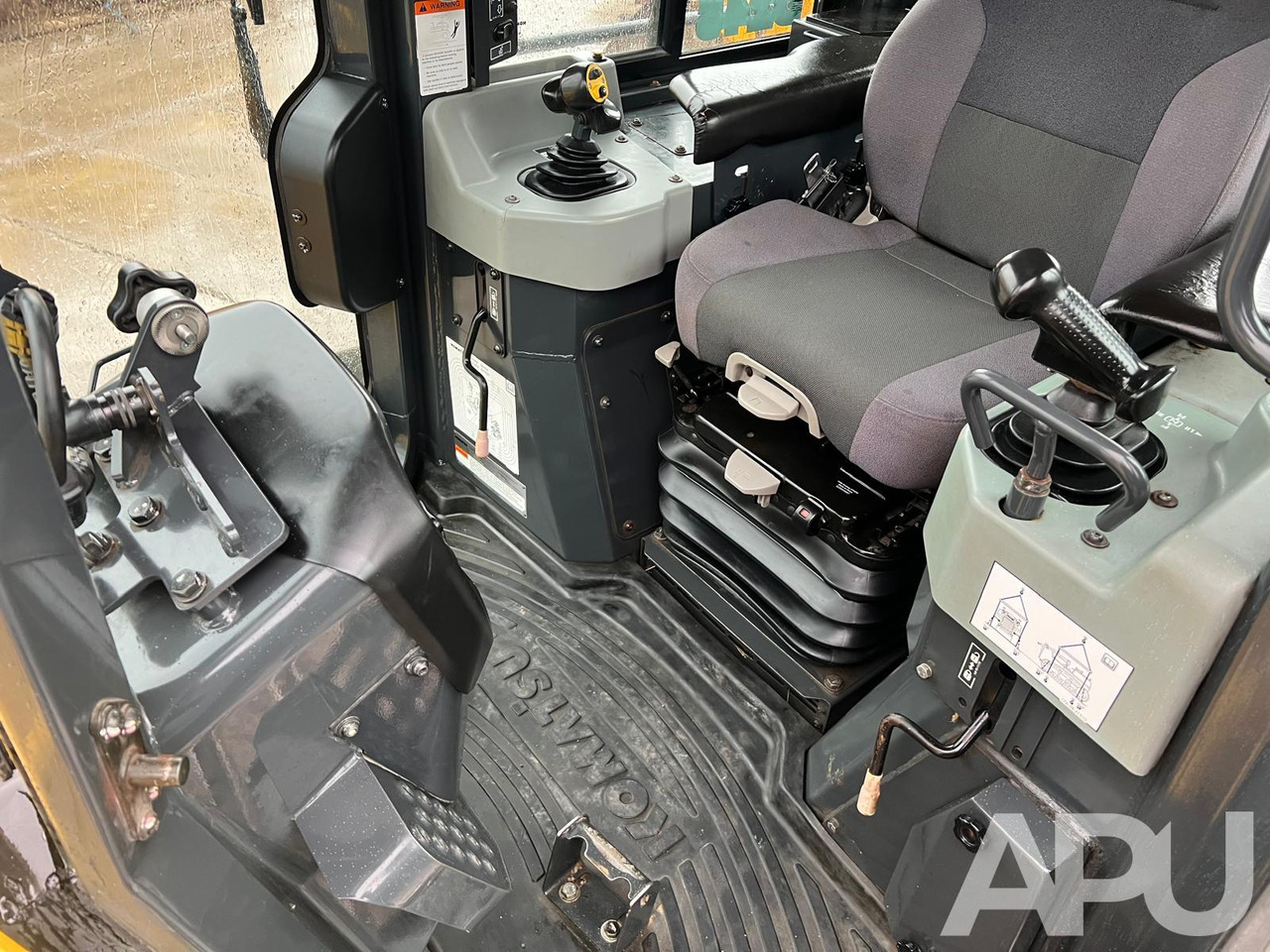 Spycharka KOMATSU D51PXi-24 - Buldózer: 5 kép. Spycharka KOMATSU D51PXi-24 - Buldózer: 5 kép.