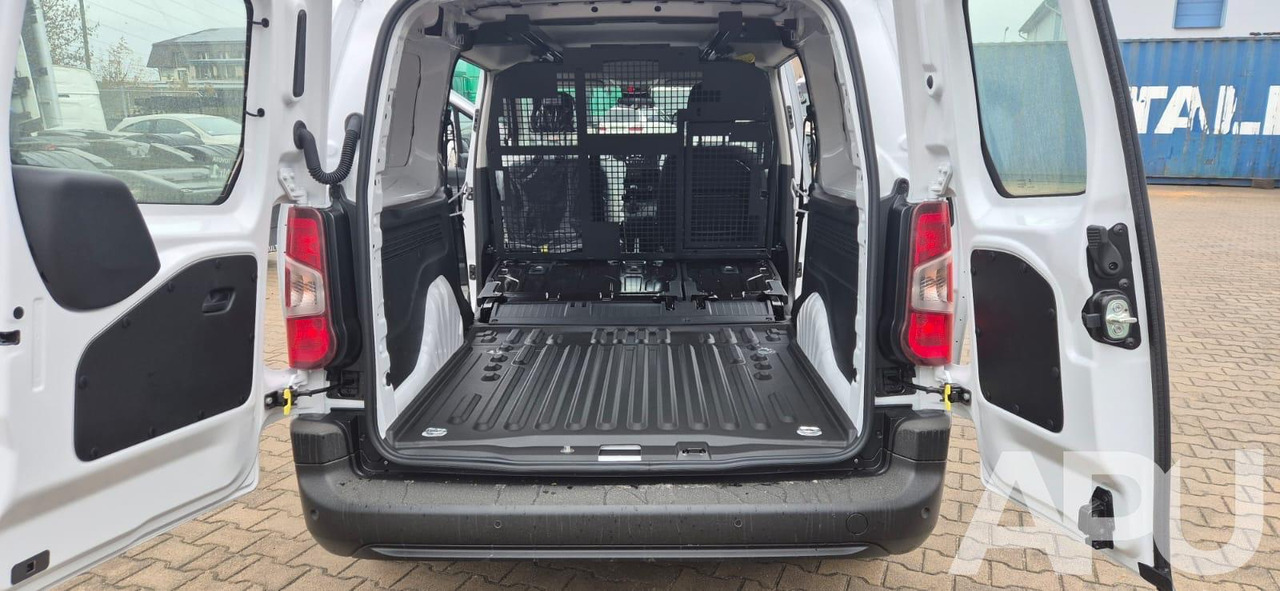 TOYOTA Proace City MC24 - Duplakabinos kisteherautó: 3 kép. TOYOTA Proace City MC24 - Duplakabinos kisteherautó: 3 kép.