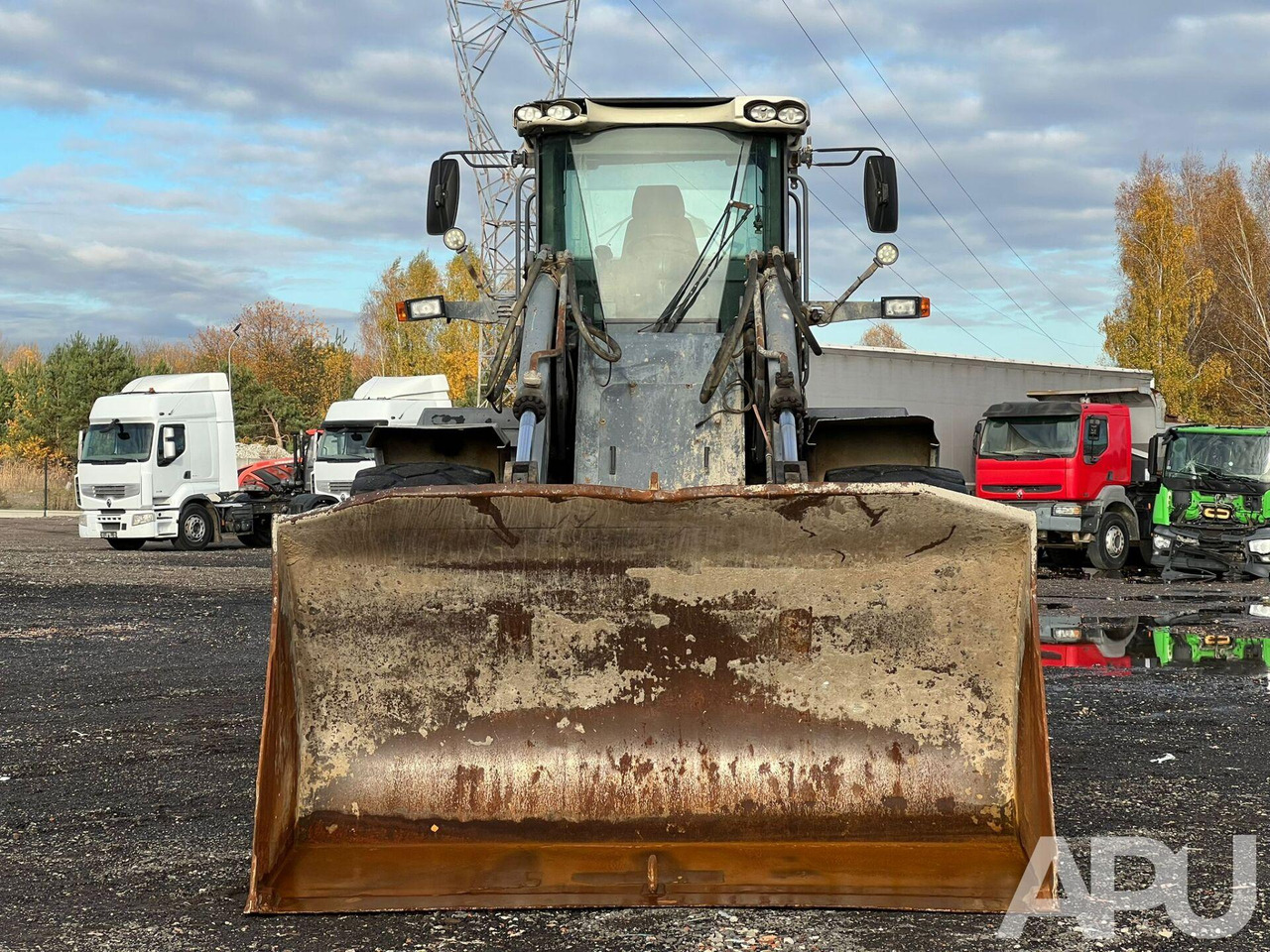 Terex TL420 - Gumikerekes homlokrakodó: 2 kép. Terex TL420 - Gumikerekes homlokrakodó: 2 kép.