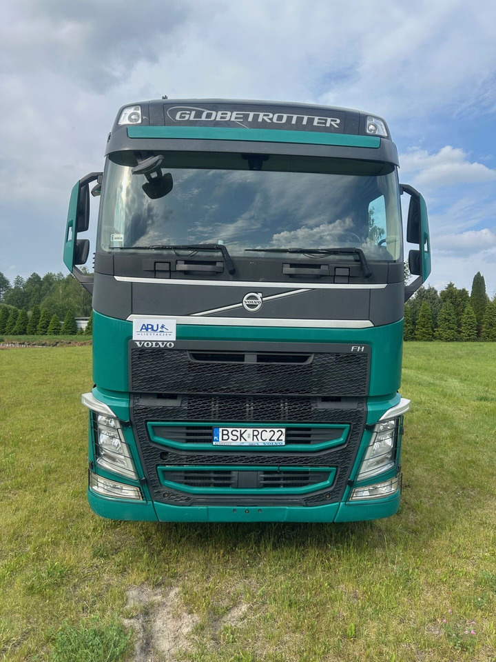 VOLVO FH500 do przewozu drewna - Rönkszállító teherautó, Darus autó: 2 kép. VOLVO FH500 do przewozu drewna - Rönkszállító teherautó, Darus autó: 2 kép.