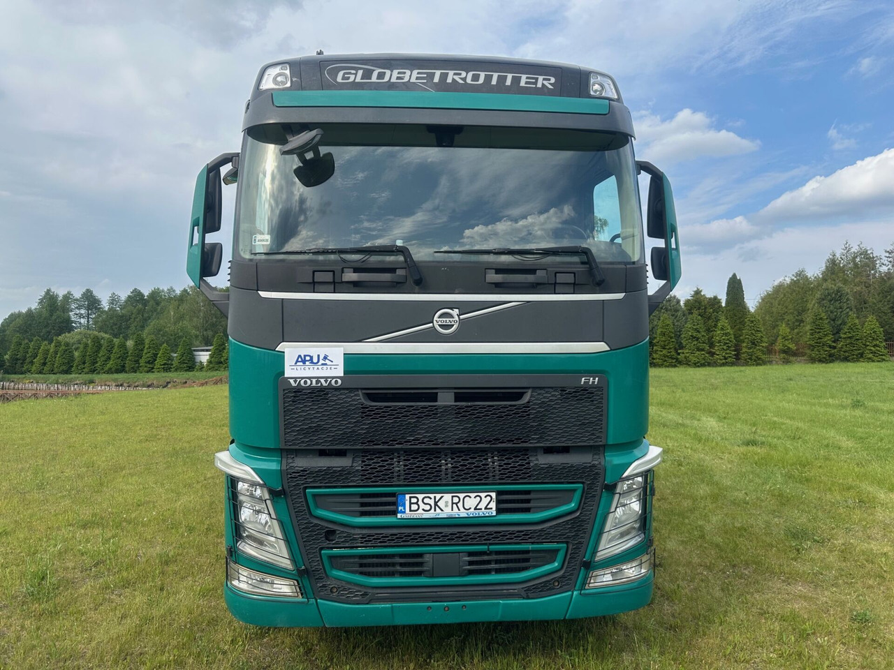 VOLVO FH500 do przewozu drewna - Rönkszállító teherautó, Darus autó: 3 kép. VOLVO FH500 do przewozu drewna - Rönkszállító teherautó, Darus autó: 3 kép.