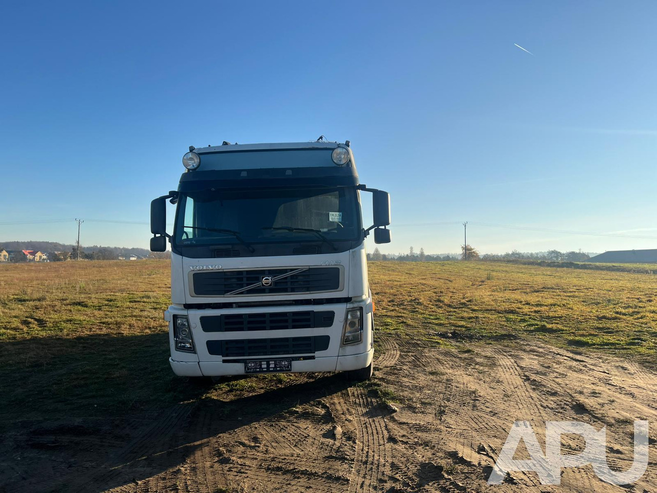 Volvo FM12 - Platós teherautó, Darus autó: 2 kép. Volvo FM12 - Platós teherautó, Darus autó: 2 kép.