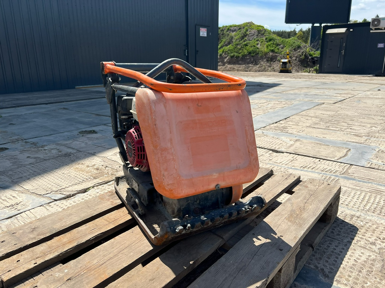 Zagęszczarka ALTRAD BELLE FC4000E PCX13/40 - Lapvibrátor: 3 kép. Zagęszczarka ALTRAD BELLE FC4000E PCX13/40 - Lapvibrátor: 3 kép.