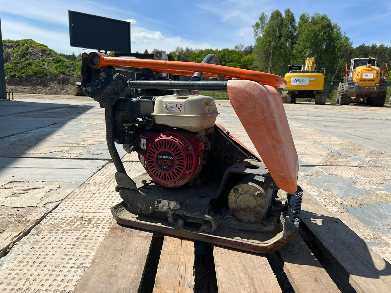 Zagęszczarka ALTRAD BELLE FC4000E PCX13/40 - Lapvibrátor: 1 kép. Zagęszczarka ALTRAD BELLE FC4000E PCX13/40 - Lapvibrátor: 1 kép.