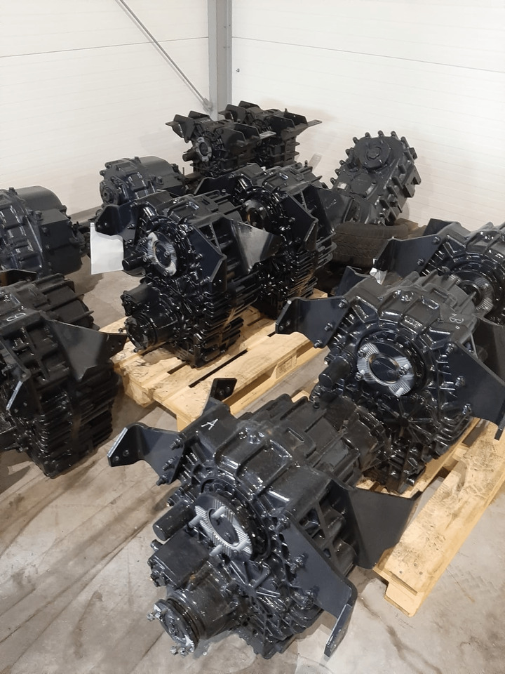 MAN 8x8 8x6 Tussenbak g172Z-L USED - Erőátvitel - Teherautó: 1 kép. MAN 8x8 8x6 Tussenbak g172Z-L USED - Erőátvitel - Teherautó: 1 kép.