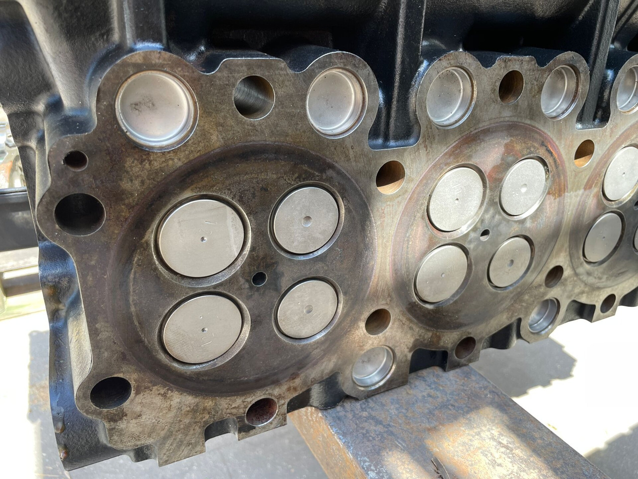 Motor fej - Teherautó MAN CYLINDER HEAD D2676LF E 5-6 RECONDITIONED 51031006162REC: 7 kép.