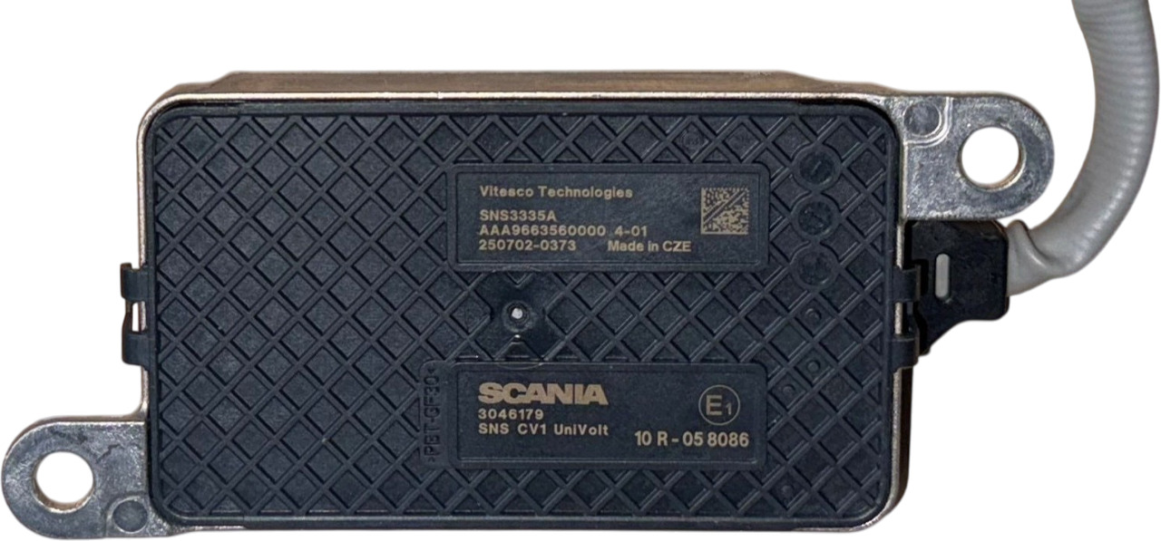 SCANIA NOX SENSOR 3046179 - Kipufogórendszer - Teherautó: 1 kép. SCANIA NOX SENSOR 3046179 - Kipufogórendszer - Teherautó: 1 kép.