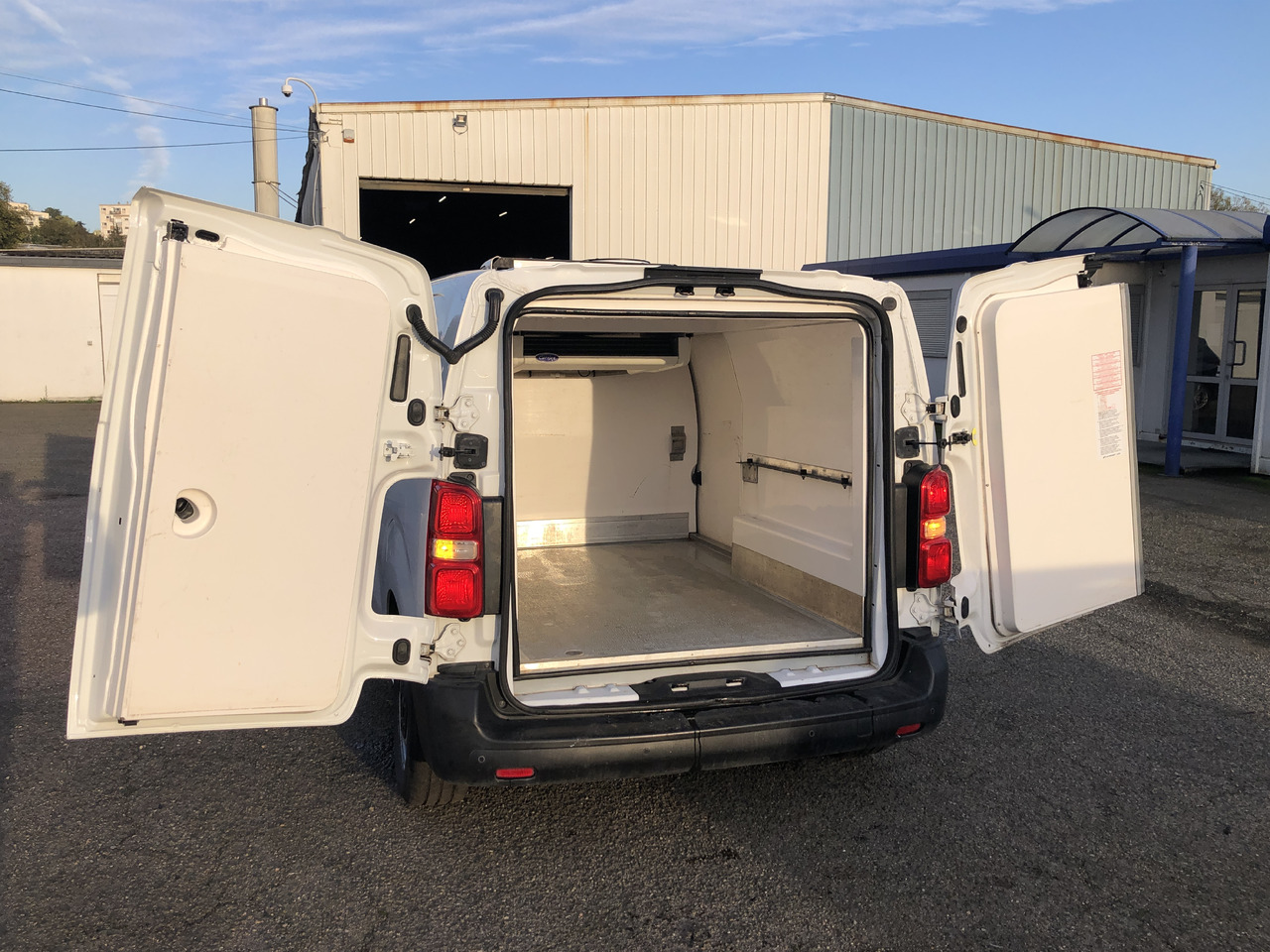 CITROEN CITROEN JUMPY JUMPY - Hűtős kisteherautó: 2 kép. CITROEN CITROEN JUMPY JUMPY - Hűtős kisteherautó: 2 kép.