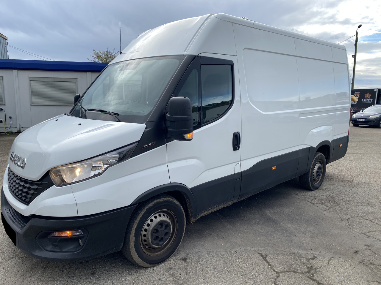 IVECO DAILY 35S18 - Furgon: 1 kép. IVECO DAILY 35S18 - Furgon: 1 kép.