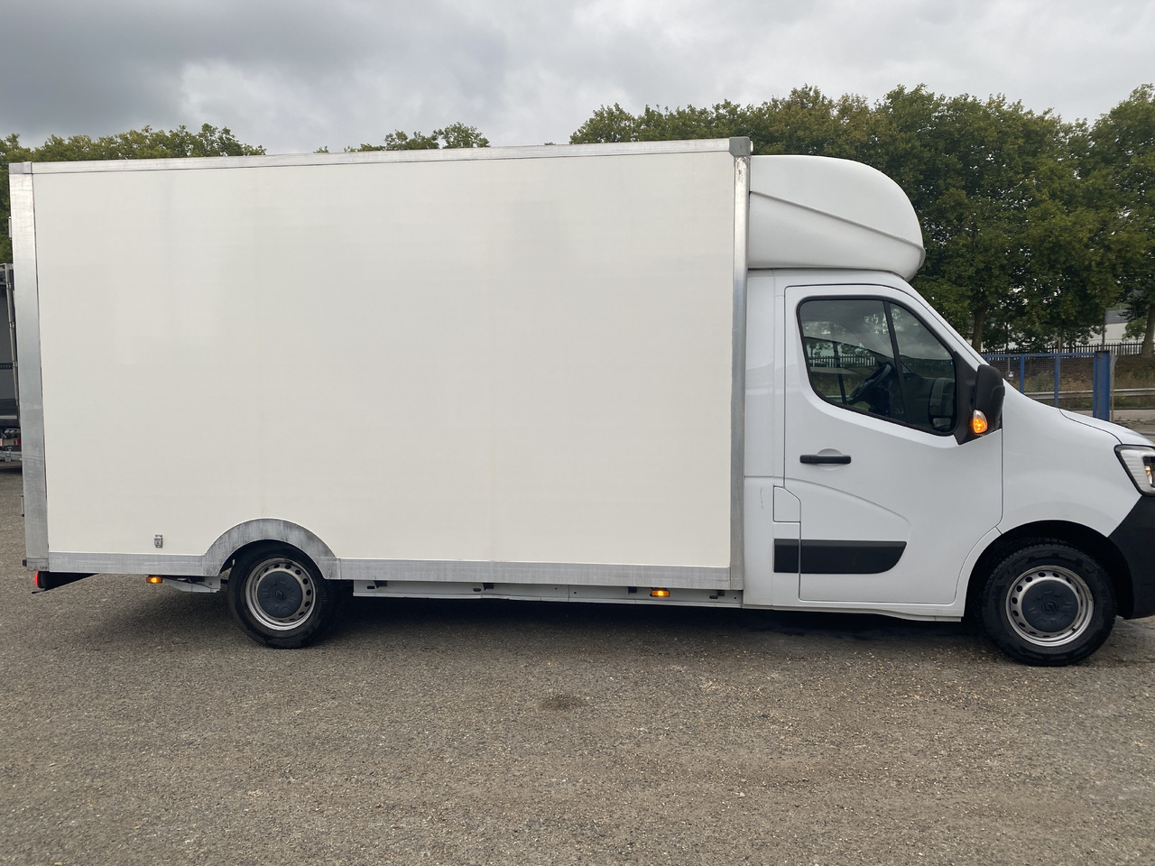 RENAULT master caisse - Furgon: 4 kép. RENAULT master caisse - Furgon: 4 kép.