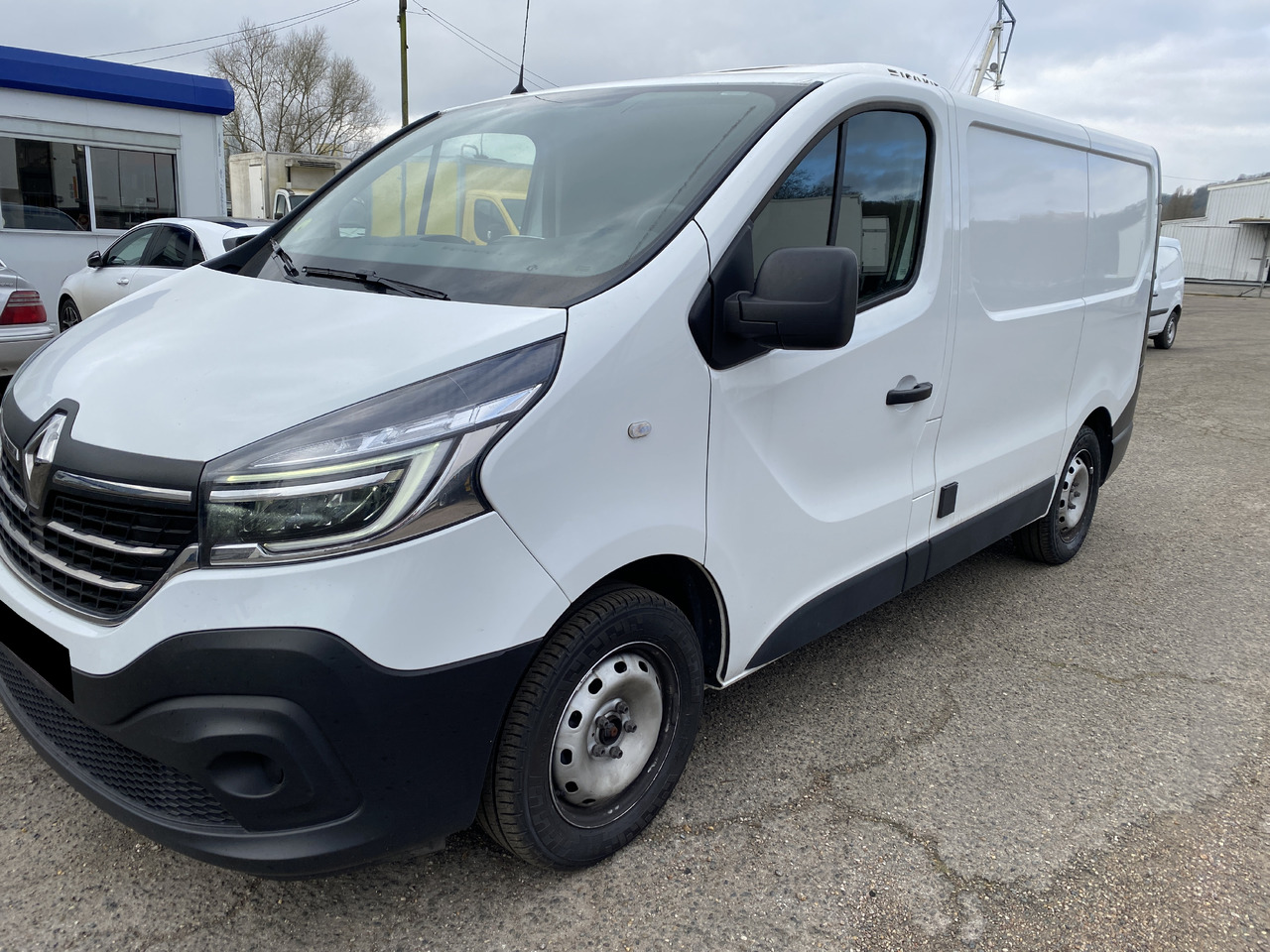 Renault Trafic - Hűtős kisteherautó: 1 kép. Renault Trafic - Hűtős kisteherautó: 1 kép.