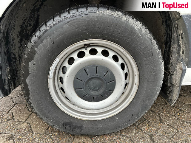 MAN TGE 3.180 4X2F SB - Platós kisteherautó: 4 kép. MAN TGE 3.180 4X2F SB - Platós kisteherautó: 4 kép.