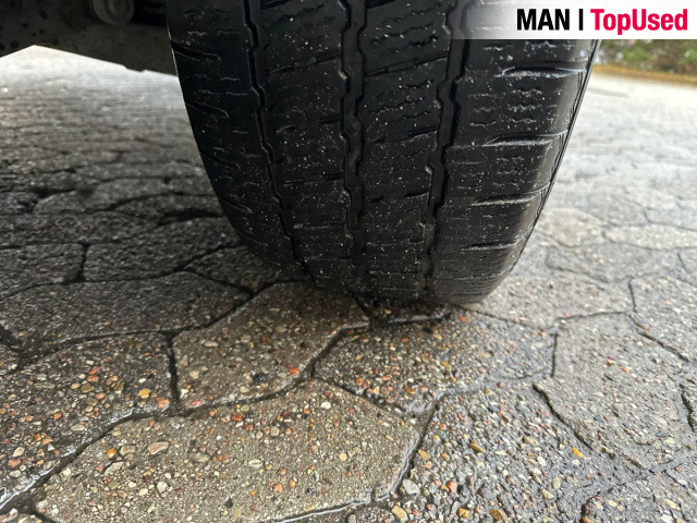 MAN TGE 3.180 4X2F SB - Platós kisteherautó: 2 kép. MAN TGE 3.180 4X2F SB - Platós kisteherautó: 2 kép.