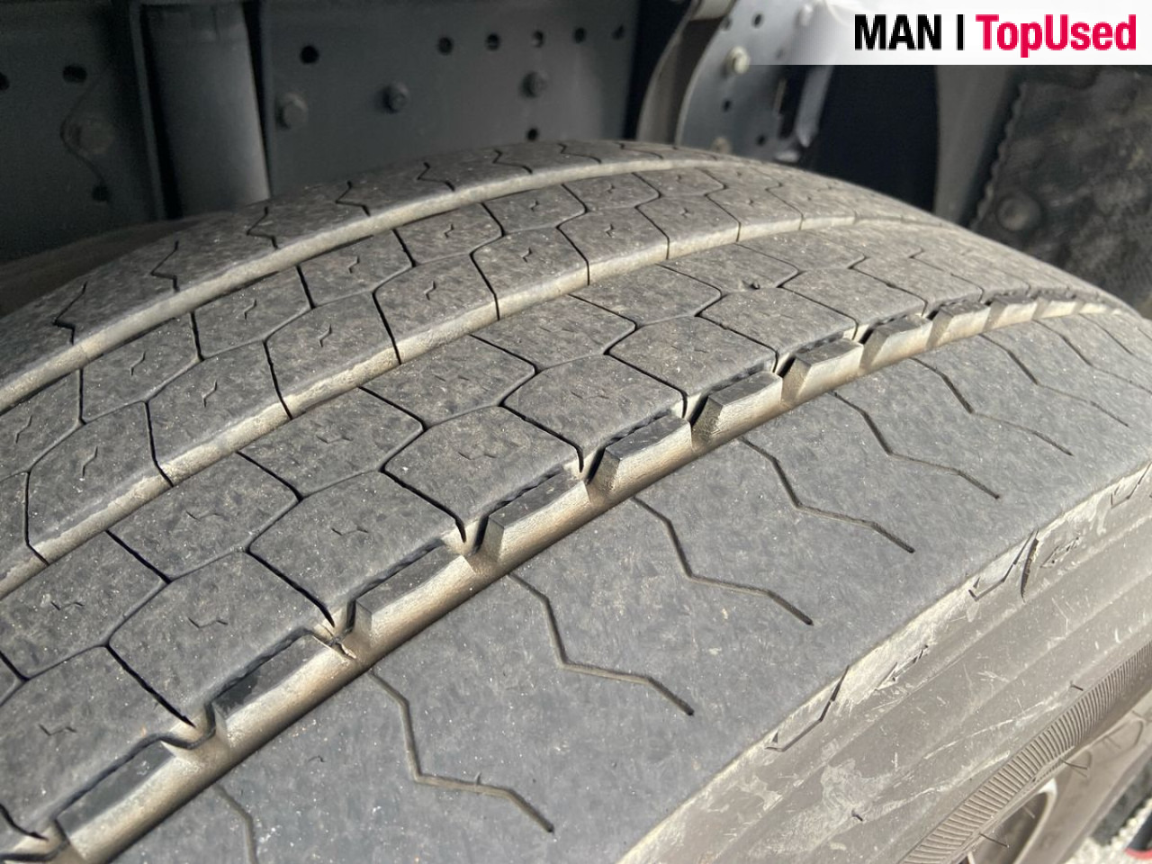 MAN TGX 18.470 4x2 BL SA "Retarder" - Nyergesvontató: 2 kép. MAN TGX 18.470 4x2 BL SA "Retarder" - Nyergesvontató: 2 kép.