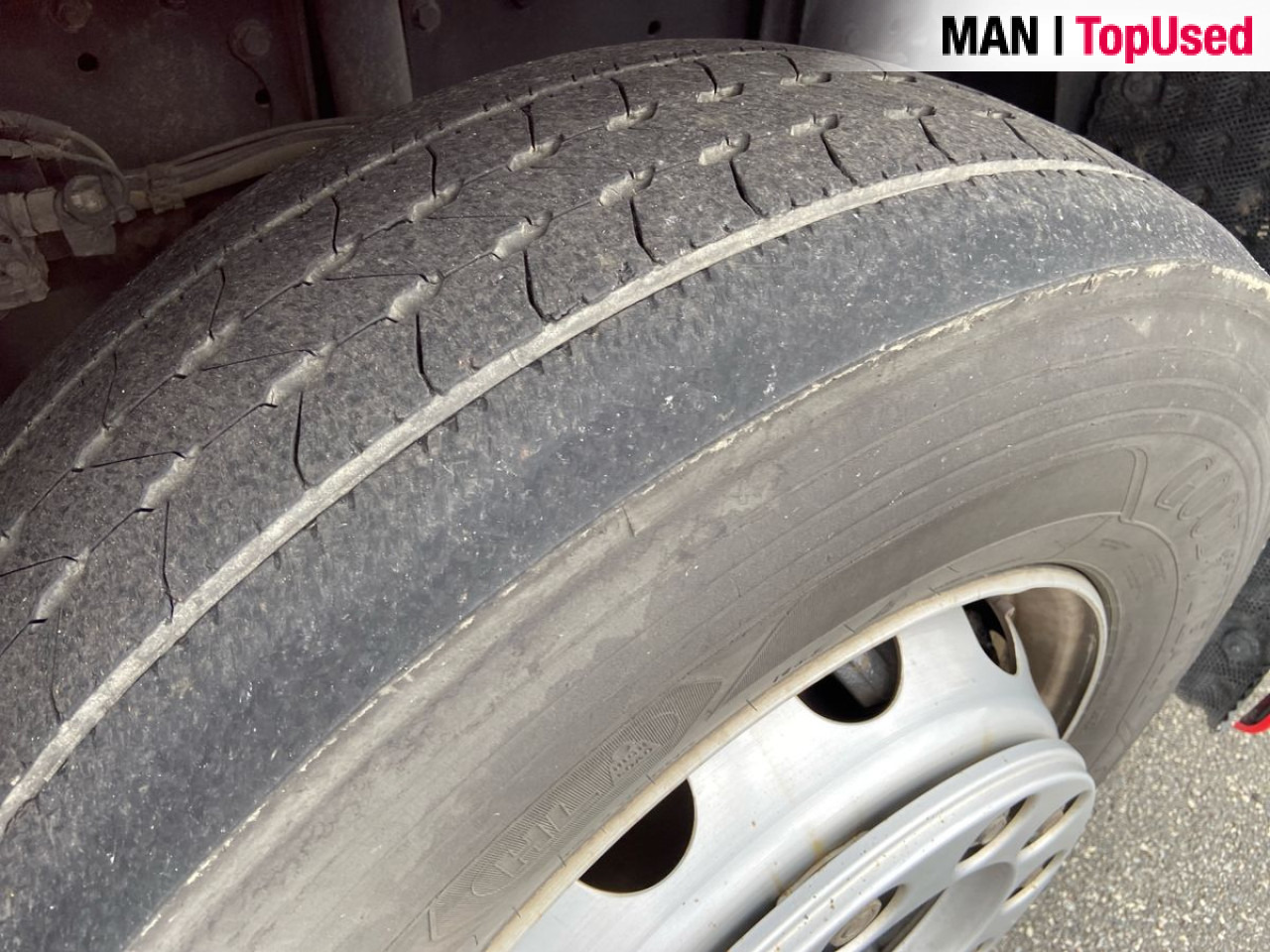 MAN TGX 18.470 4x2 BL SA "Retarder" - Nyergesvontató: 2 kép. MAN TGX 18.470 4x2 BL SA "Retarder" - Nyergesvontató: 2 kép.