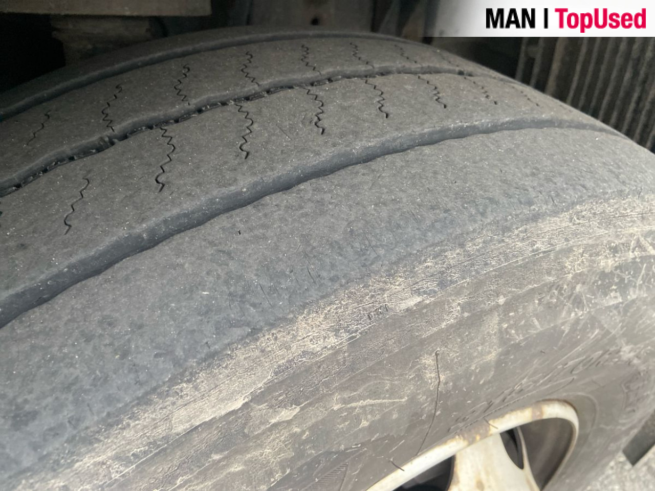 MAN TGX 26.470 6X2-2 LL - Nyergesvontató: 2 kép. MAN TGX 26.470 6X2-2 LL - Nyergesvontató: 2 kép.