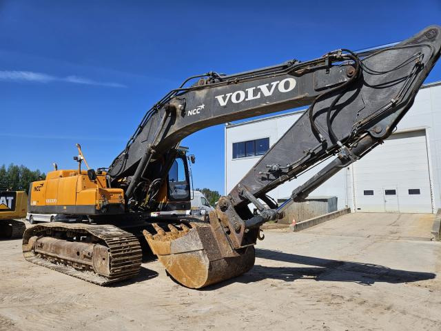 VOLVO EC460BLC - Lánctalpas kotró: 2 kép. VOLVO EC460BLC - Lánctalpas kotró: 2 kép.