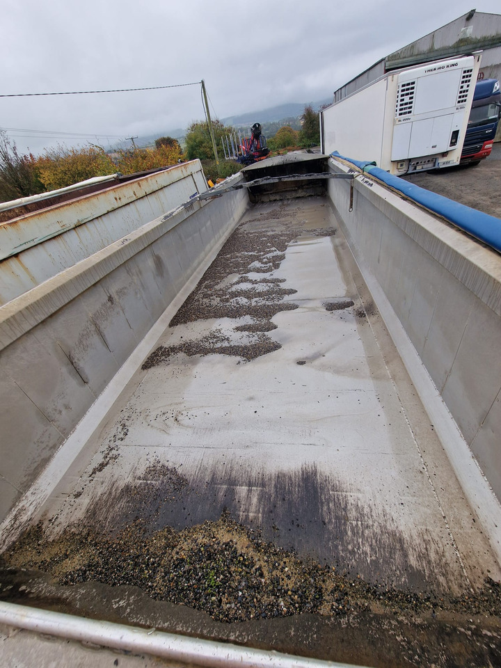 2006 Dennison Bulk Tipping Trailer - Félpótkocsi billenőplatós: 4 kép. 2006 Dennison Bulk Tipping Trailer - Félpótkocsi billenőplatós: 4 kép.