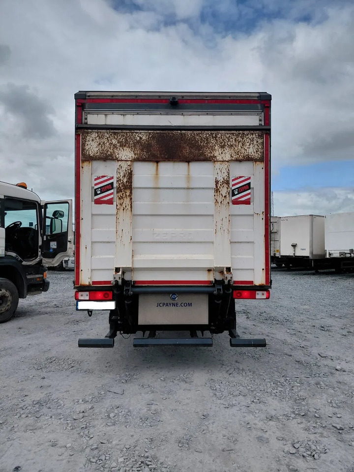 2020 Renault D18 Wide - Dobozos felépítményű teherautó: 4 kép. 2020 Renault D18 Wide - Dobozos felépítményű teherautó: 4 kép.